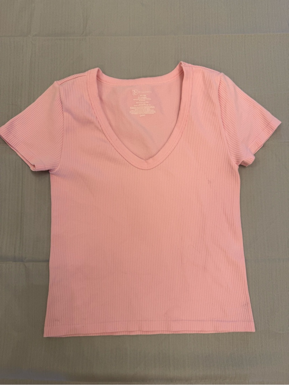 No Boundaries Light Pink Ribbed V-Neck Short Sleeve Tee